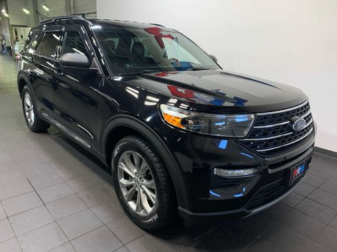 Used 2020 Ford Explorer XLT w/ Equipment Group 202A image 2