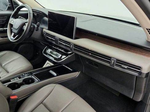Used 2025 Lincoln Corsair Reserve image 24