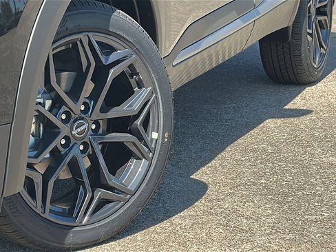 New 2026 Nissan Kicks SR image 3