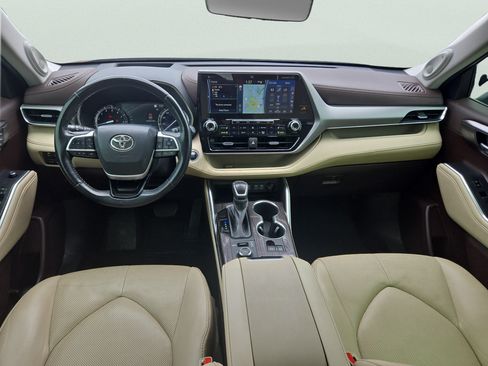 Used 2022 Toyota Highlander Platinum AWD/4WD image 9