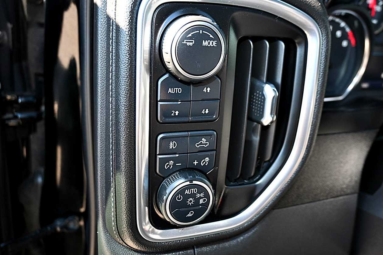 Used 2020 Chevrolet Silverado 1500 LT Trail Boss AWD/4WD image 21