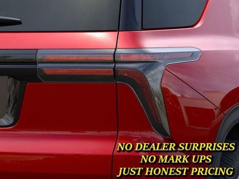 New 2026 Chevrolet Traverse LT w/ Sun and Wheel Package image 11