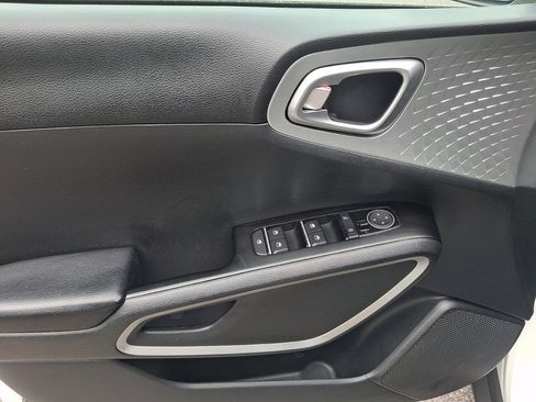 Used 2022 Kia Soul LX FWD image 24