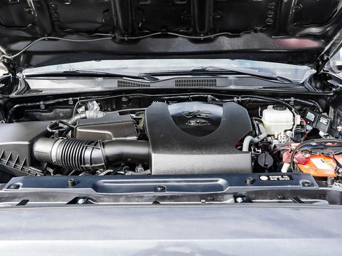 Used 2017 Toyota Tacoma TRD Off-Road w/ Premium & Technology Package image 18