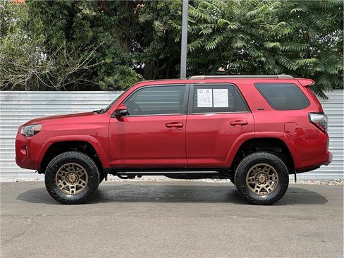 Used 2021 Toyota 4Runner SR5 Premium w/ Moonroof Package AWD/4WD image 13
