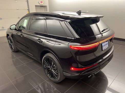 New 2026 Lincoln Corsair Reserve image 4