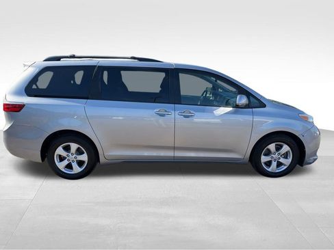 Used 2015 Toyota Sienna LE image 6