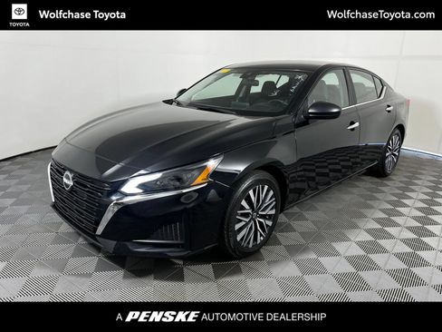 Used 2024 Nissan Altima 2.5 SV FWD image 1