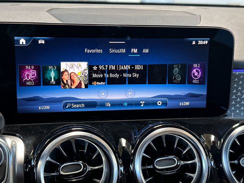 New 2025 Mercedes-Benz GLB 250 4MATIC image 19