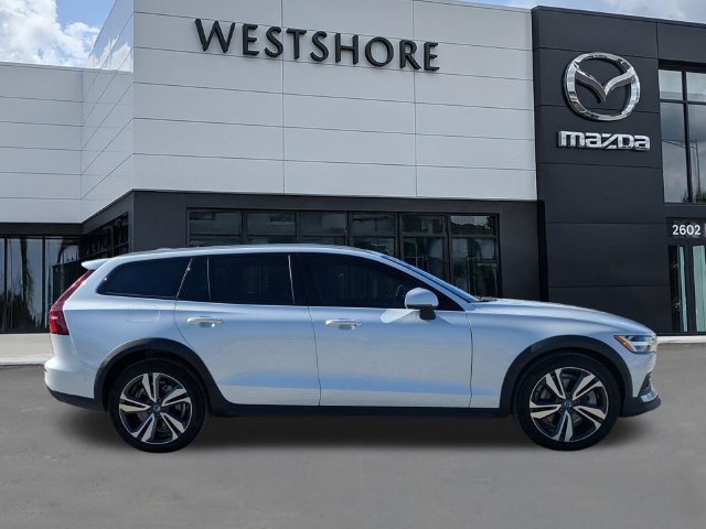 Used 2023 Volvo V60 B5 Cross Country Plus AWD/4WD image 2