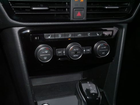 Certified 2022 Volkswagen Taos SEL image 23