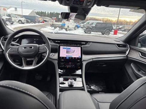 New 2025 Jeep Grand Cherokee L Limited w/ Trailer Tow Package image 17