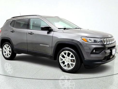 Used 2022 Jeep Compass Latitude AWD/4WD image 3