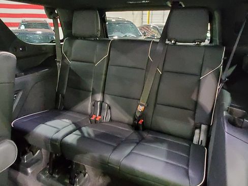 Used 2023 Cadillac Escalade Premium Luxury AWD/4WD image 25