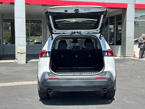 Used 2022 Toyota RAV4 XLE w/ Convenience Package FWD image 16