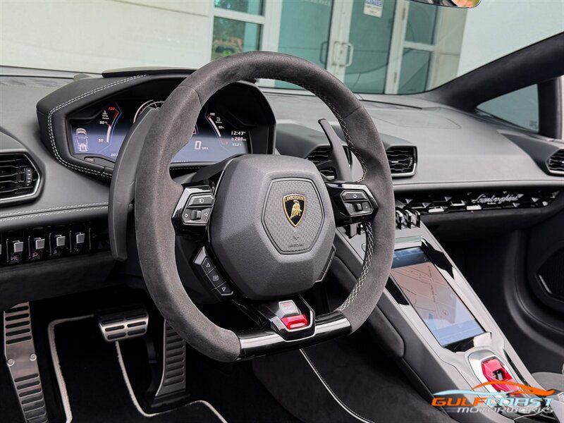 Used 2022 Lamborghini Huracan EVO RWD image 12