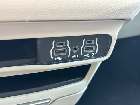 Used 2023 Chrysler Pacifica Touring-L FWD image 26