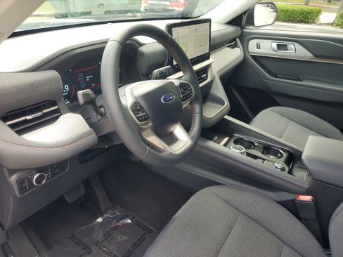 Used 2025 Ford Explorer Active RWD image 18