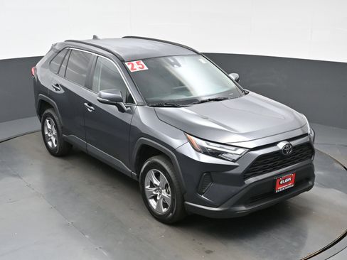 Used 2025 Toyota RAV4 XLE AWD/4WD image 34