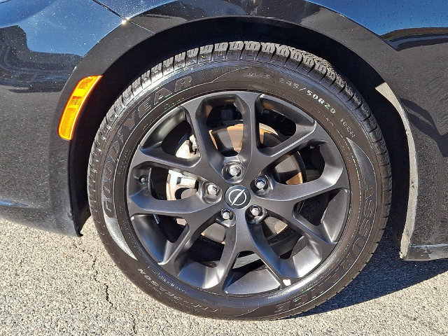 Used 2025 Chrysler Pacifica Limited FWD image 8