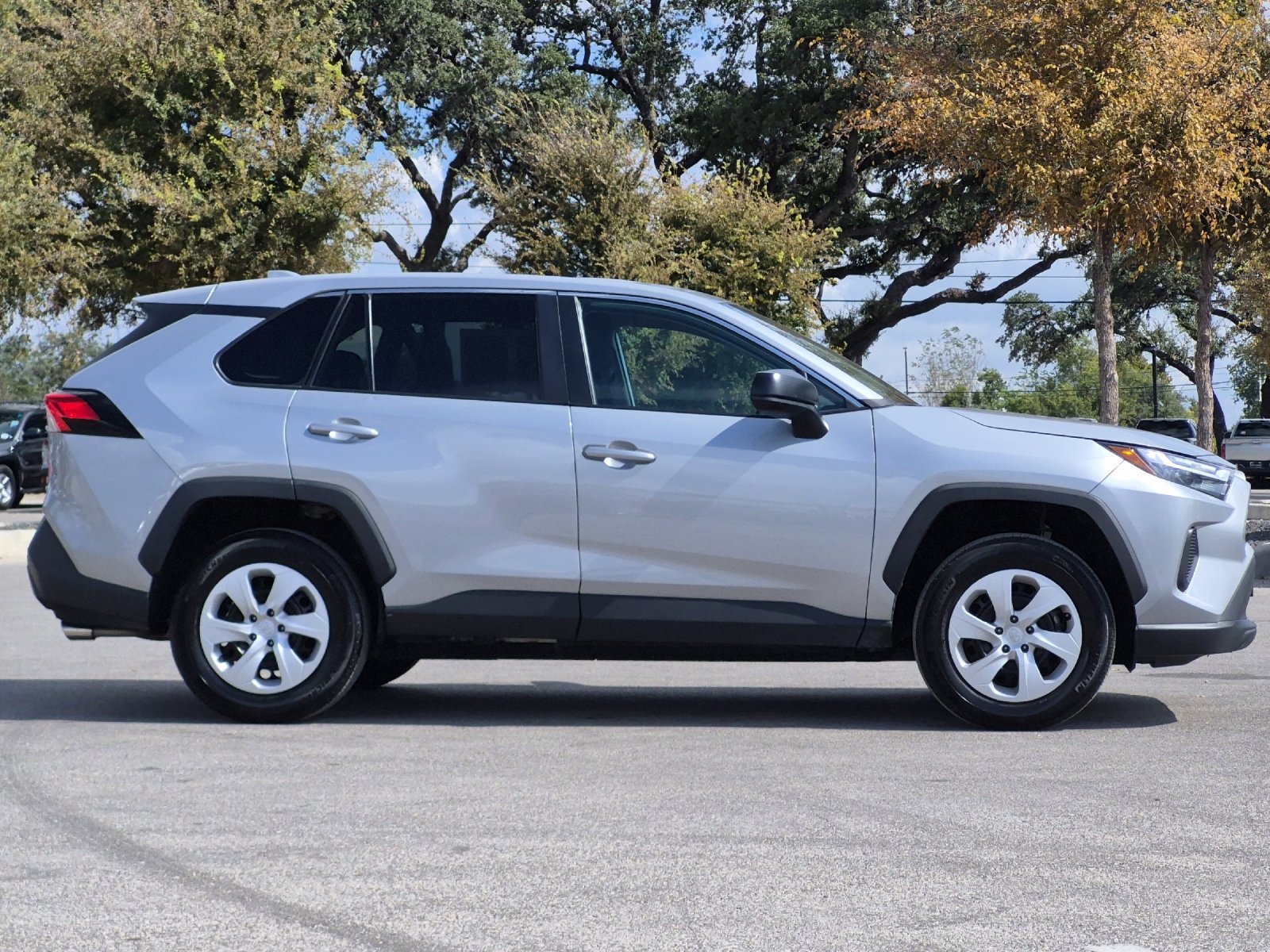 Certified 2025 Toyota RAV4 LE AWD/4WD image 6
