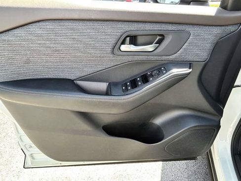 Used 2023 Nissan Rogue SV AWD/4WD image 13