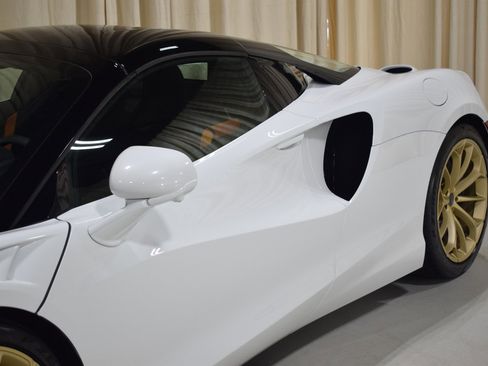 New 2025 McLaren Artura Spider image 3