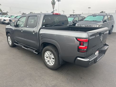 Used 2022 Nissan Frontier SV w/ Technology Package image 4