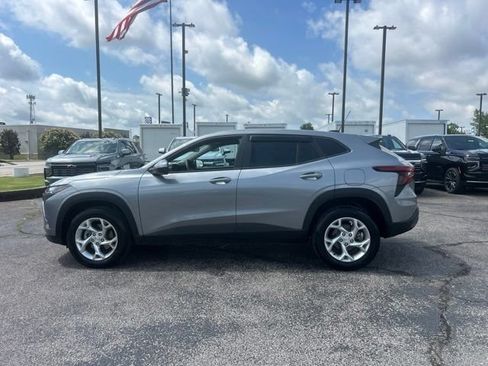Used 2026 Chevrolet Trax LS w/ LS Convenience Package FWD image 6