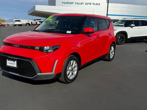 Used 2023 Kia Soul LX w/ LX Technology Package image 7