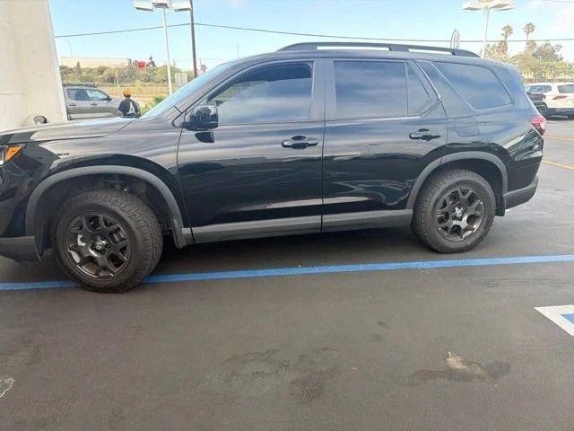 Certified 2025 Honda Pilot TrailSport image 9