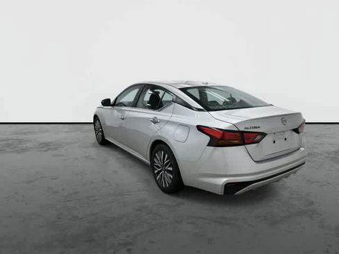 Used 2025 Nissan Altima 2.5 SV FWD image 2