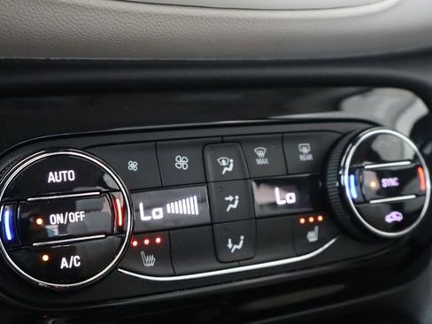 Used 2022 Buick Encore GX Essence w/ Advanced Technology Package FWD image 33