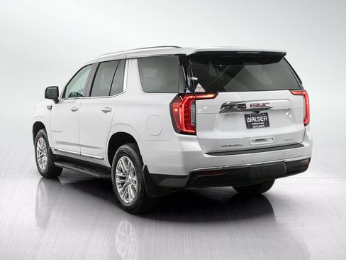 Used 2024 GMC Yukon SLT w/ SLT Luxury Package AWD/4WD image 3