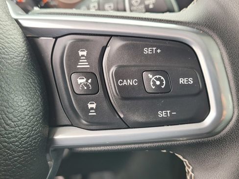 Used 2025 Jeep Wrangler Unlimited Sahara AWD/4WD image 24