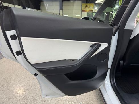 Used 2021 Tesla Model Y Long Range AWD/4WD image 13