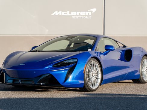 New 2026 McLaren Artura image 3