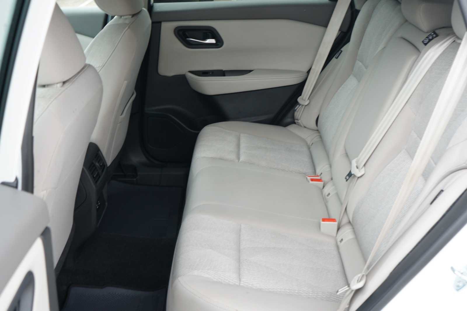 Used 2025 Nissan Rogue SV FWD image 19