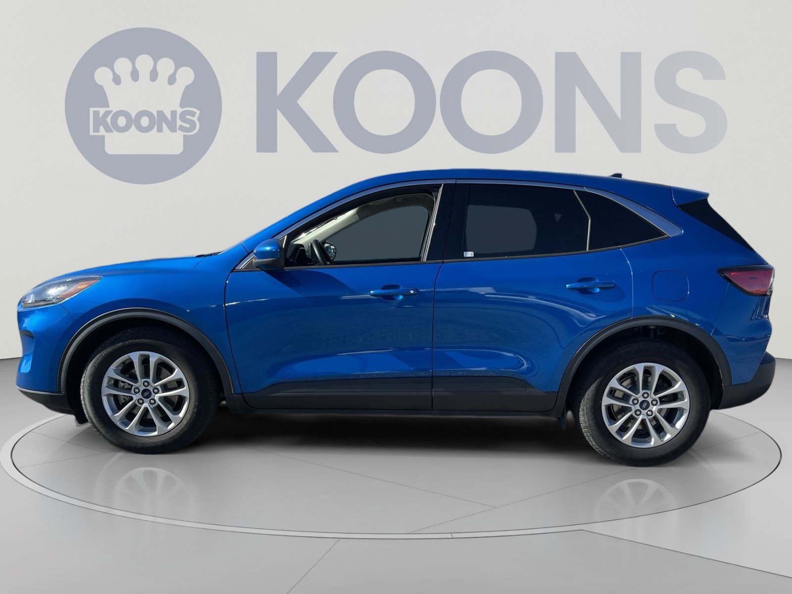 Used 2020 Ford Escape SE FWD image 2