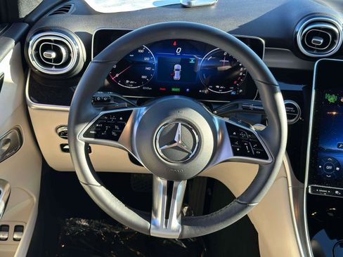 Used 2025 Mercedes-Benz GLC 350e 4MATIC image 11