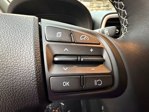 Used 2024 Hyundai Venue Limited image 24