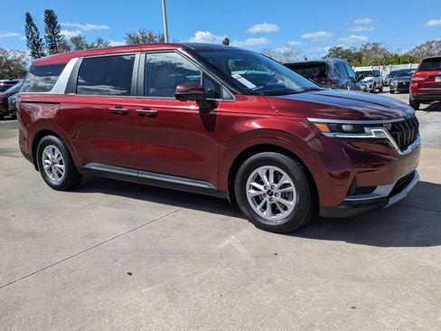 Used 2022 Kia Carnival LX image 2