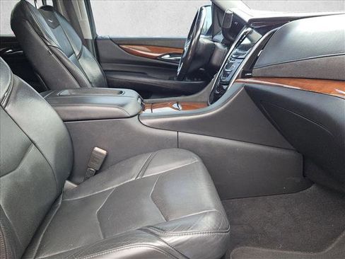 Used 2019 Cadillac Escalade Luxury image 23