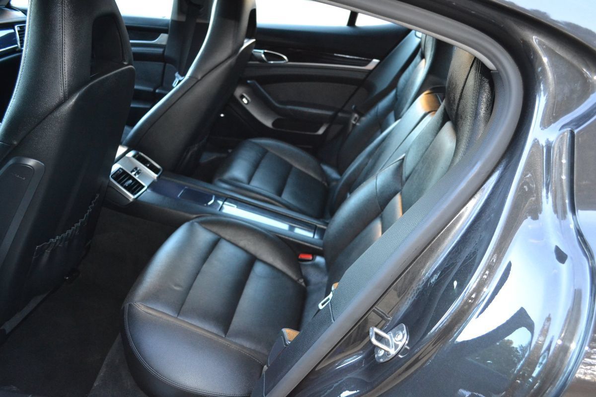 Used 2014 Porsche Panamera 4 w/ Premium Package AWD/4WD image 40