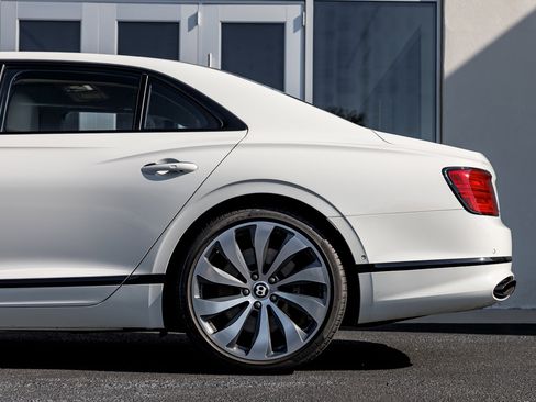 Used 2020 Bentley Flying Spur W12 image 26