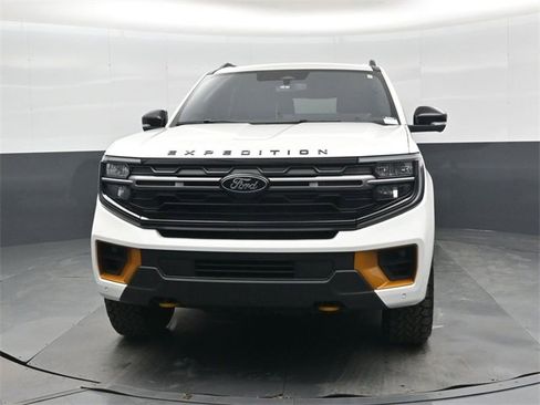 Used 2025 Ford Expedition Tremor image 9