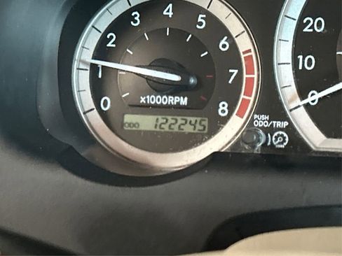 Used 2010 Toyota Sienna CE image 32