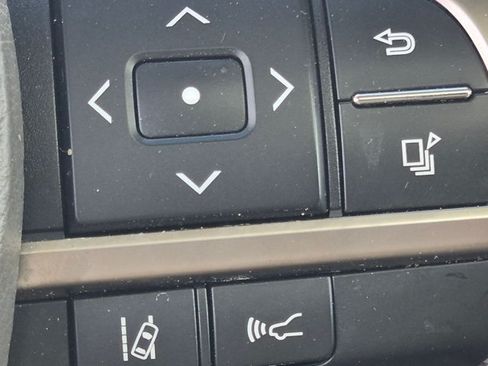 Used 2018 Lexus LX 570 4WD w/ Luxury Package image 13