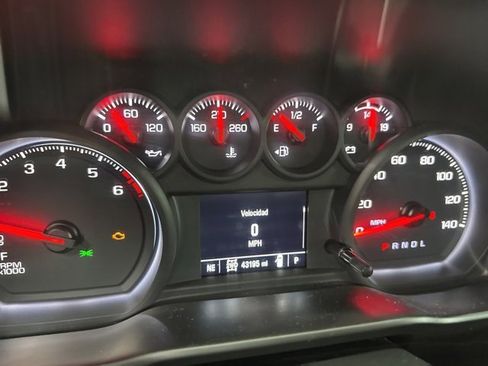 Used 2020 Chevrolet Silverado 1500 Custom w/ Custom Value Package image 4