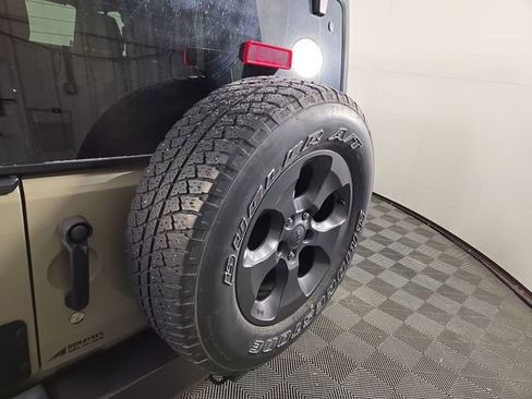 Used 2017 Jeep Wrangler Unlimited Freedom Edition image 31